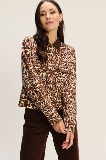 Efektowny panterkowy kardigan z kontrastowym kołnierzykiem