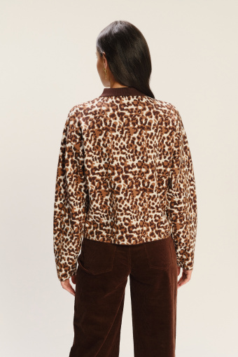 Efektowny panterkowy kardigan z kontrastowym kołnierzykiem