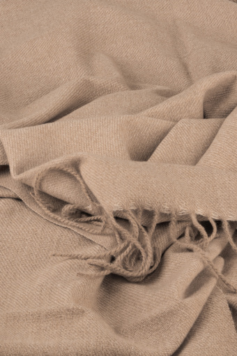 Klasyczny, beżowy szalik