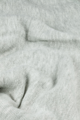 Klasyczny szalik w jasnoszarym kolorze