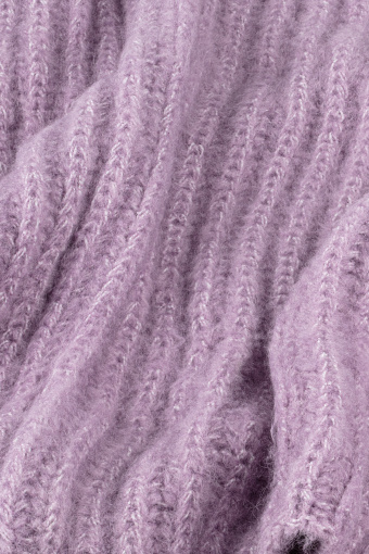 Stylowy komin w kolorze lawendy