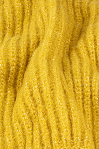 Stylowy komin w oliwkowym kolorze