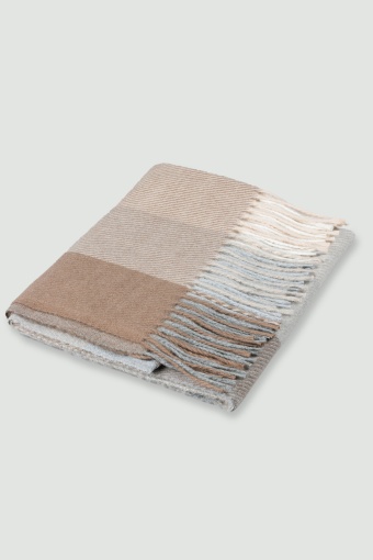 Gruby szal z nadrukiem w kratę