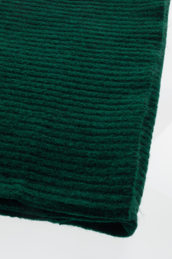 Stylowy komin w kolorze butelkowej zieleni