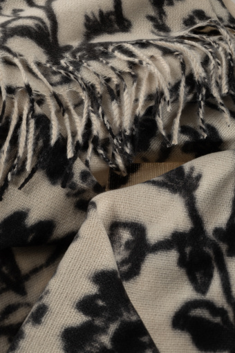 Szalik z nadrukiem w kwiaty Szalik z nadrukiem w kwiaty