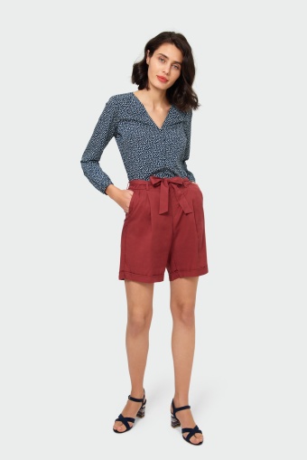 Szorty z zakładkami