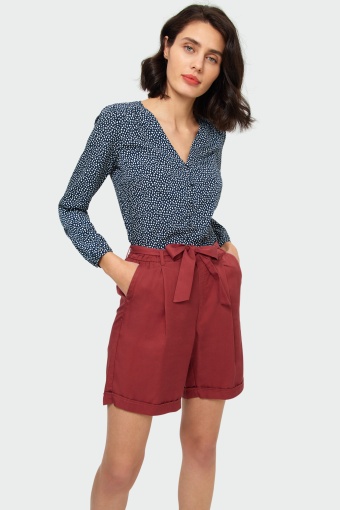 Szorty z zakładkami