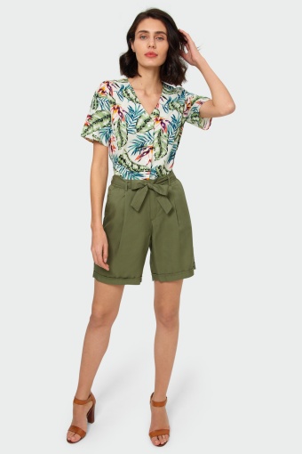 Szorty z zakładkami