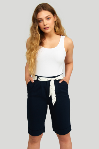 Szorty z wiązanym paskiem
