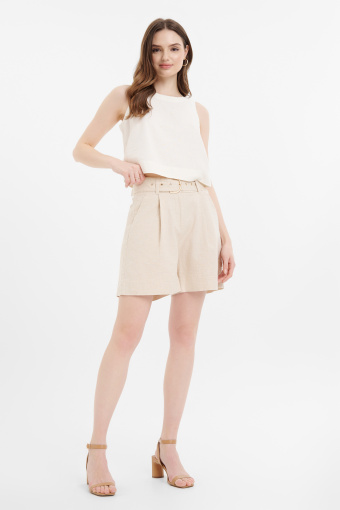 Lniane jasnobeżowe szorty z zakładkami