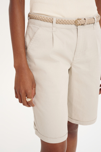 Klasyczne kremowe szorty Klasyczne kremowe szorty