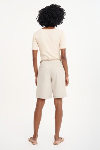 Klasyczne kremowe szorty Klasyczne kremowe szorty