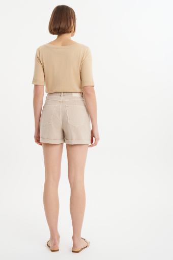 Beżowe szorty z jeansu