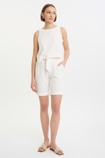 Białe szorty z dodatkiem lnu