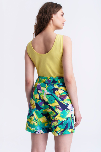 Multikolorowe szorty z tropikalnym nadrukiem