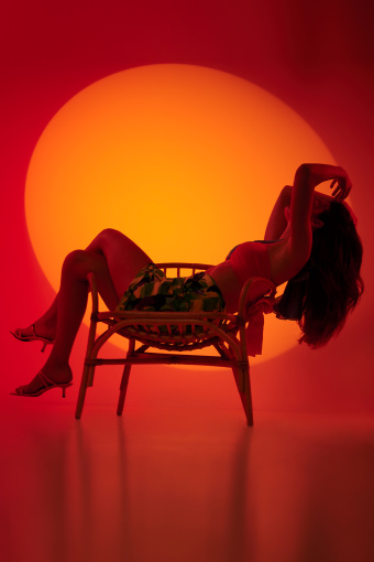 Multikolorowe szorty z tropikalnym nadrukiem