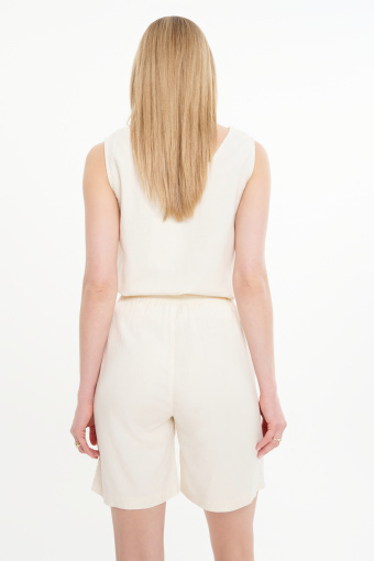 Kremowe lniane szorty