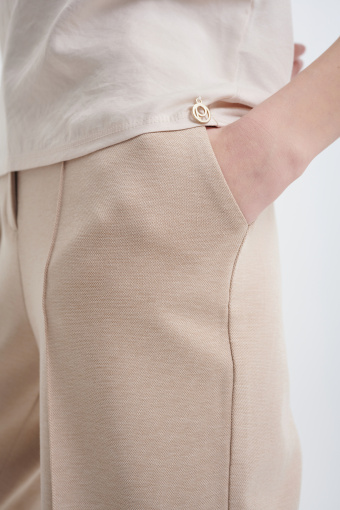 Gładki T-shirt w kolorze beżowym 