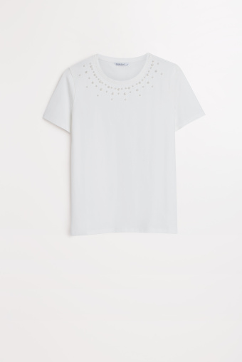 Prosty top z perłową aplikacją