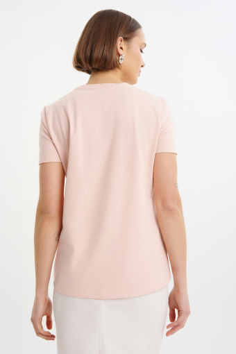 Top z perłowa aplikacją jasny róż