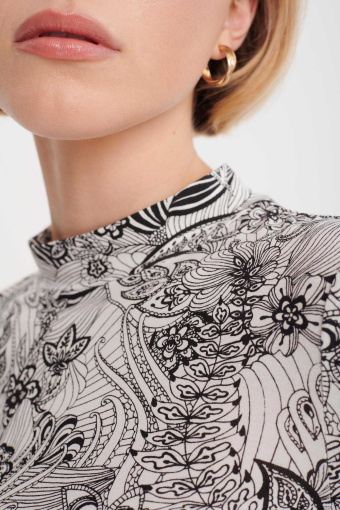 Półgolf w czarno-biały, kwiatowy print