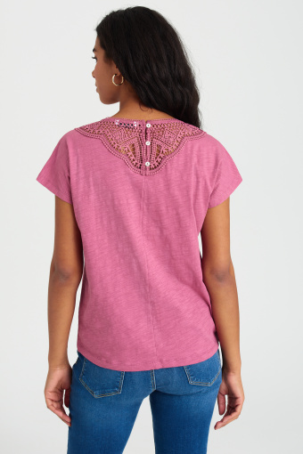 Elegancki, różowy top z koronkową aplikacją