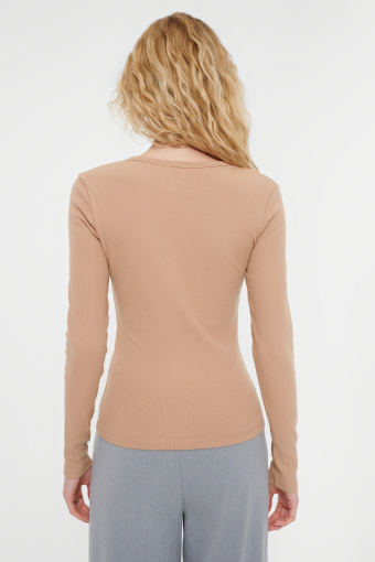 Top w beżowym kolorze długi rękaw Top w beżowym kolorze długi rękaw