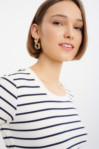 Basicowy top w paski