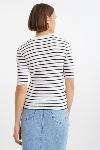 Basicowy top w paski