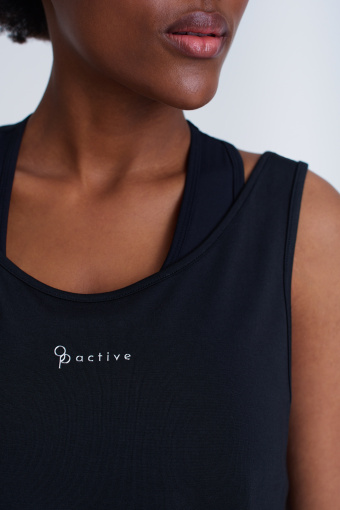 Czarny top z wiązaniem z przodu