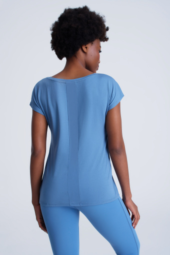 Niebieska koszulka z tkaninową wstawką Niebieska koszulka z tkaninową wstawką