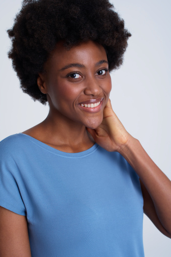 Niebieska koszulka z tkaninową wstawką Niebieska koszulka z tkaninową wstawką