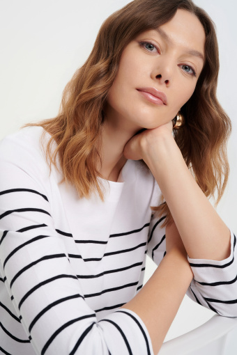 Biały top w drobne paski