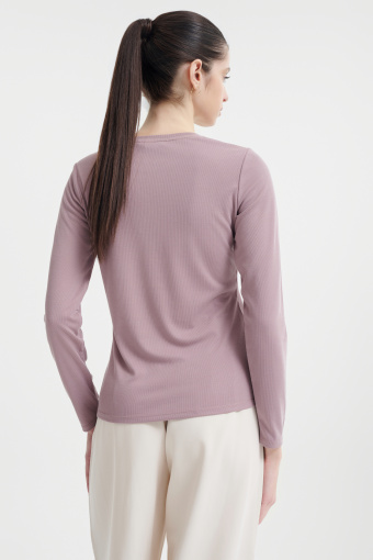 Pudrowo-różowy longsleeve z dodatkiem wiskozy Pudrowo-różowy longsleeve z dodatkiem wiskozy