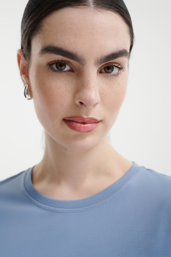 Niebieski longsleeve z wiskozą Niebieski longsleeve z wiskozą