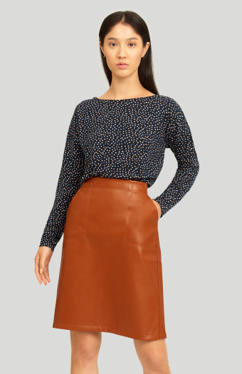 Uniwersalny, czarny top z nadrukiem w drobne kropki