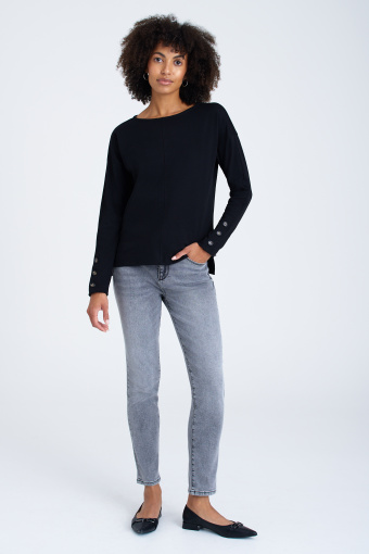 Czarna, dzianinowa bluzka z dekoracyjnymi guzikami