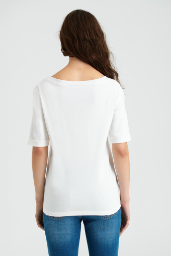 Elegancki, biały top z rękawem do łokcia