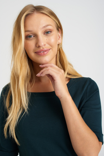 Ciemnozielony top z dekoltem w łódkę