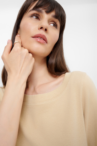 Top w beżowym kolorze Top w beżowym kolorze