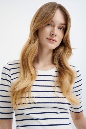 Dopasowany top w paski 