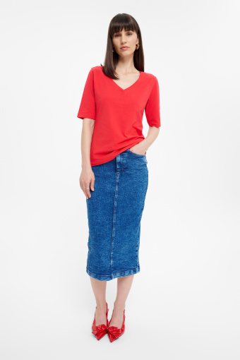 Top z dekoltem w serek czerwień