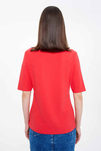 Top z dekoltem w serek czerwień
