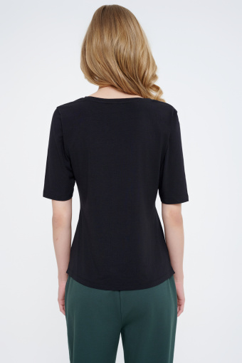 Czarny dopasowany top z dekoltem V