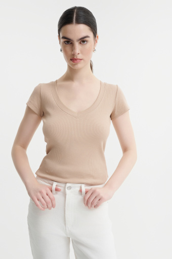 Dopasowany top z prążkowanej dzianiny  Dopasowany top z prążkowanej dzianiny