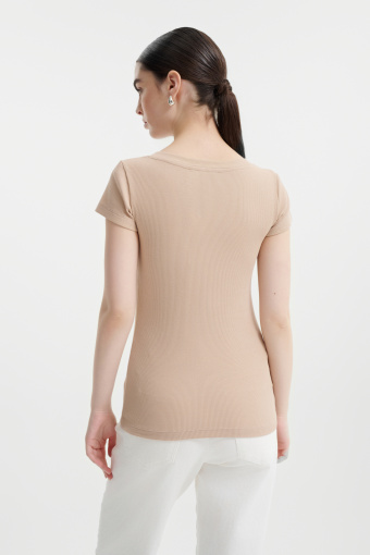 Dopasowany top z prążkowanej dzianiny  Dopasowany top z prążkowanej dzianiny