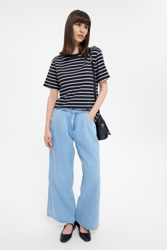 Casualowy t-shirt czarny w paski Casualowy t-shirt czarny w paski