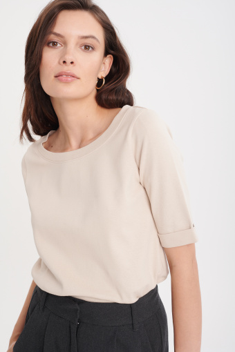 Kremowy top z dekoltem w łódkę