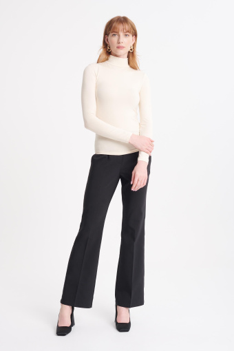 Basicowy golf w kolorze ecru