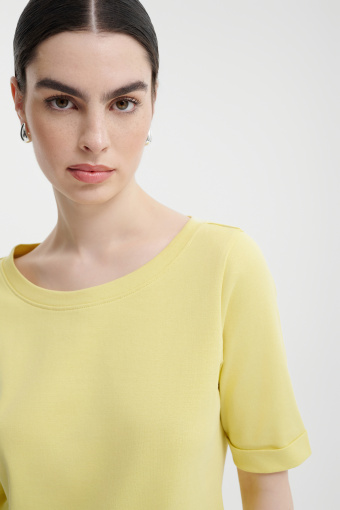 Limonkowy T-shirt o prostym kroju  Limonkowy T-shirt o prostym kroju